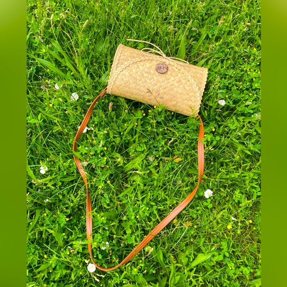 Handmade cross body Straw purse - Picture 3 of 6